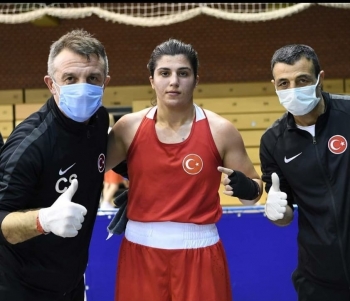  Buse Naz Çakıroğlu ve Busenaz Sürmeneli finalde