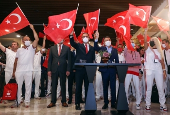 Cumhurbaşkanı Yardımcısı Oktay: Gurur kaynağımızsınız