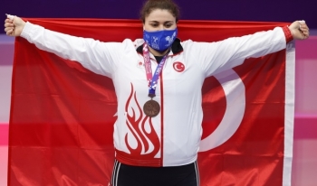 Melike Günal`dan 3 bronz madalya