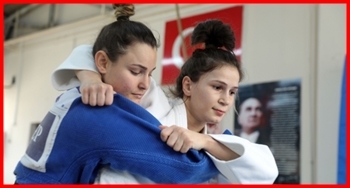   İrem Korkmaz ve Gül Kader Şentürk,  Olimpiyatlar, sporcuların çıkmak istediği zirvedir
