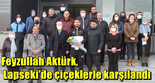 Feyzullah Aktürk, Lapseki`de çiçeklerle karşılandı
