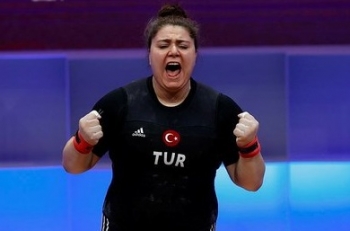 Melike Günal`dan 3 bronz madalya