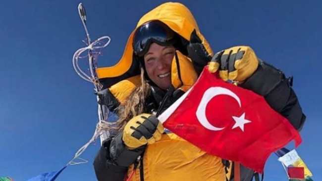 Gülnur Tumbat, Everest`in zirvesinde!