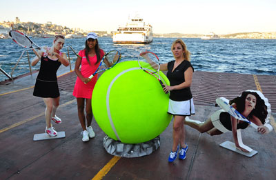 Arabalı vapurda tenis