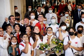 Mete Gazoz, İstanbul`a geldi