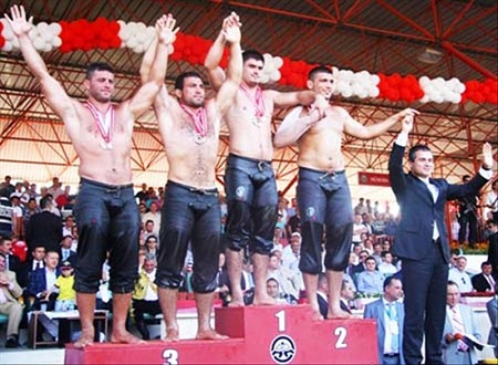 Kılıç, sadece futbol değil
