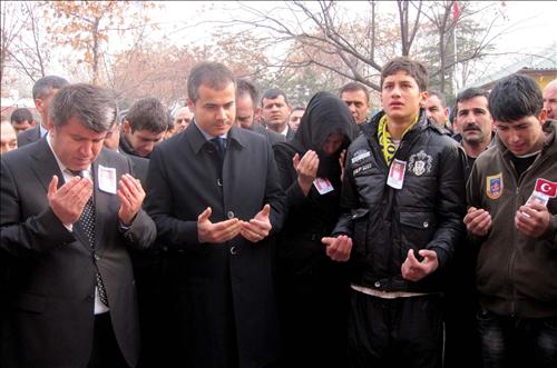 Şeker, toprağa verildi