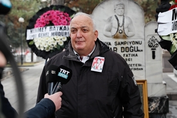 Yaşar Doğu, kabri başında anıldı