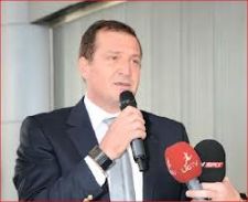 Yarışmalar göz altında