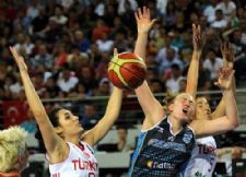 Basketbol&acute;da tarihi başarı