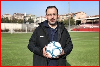 Gençlik ve Spor Bakanı Mehmet Muharrem Kasapoğlu, Spor seyircisiyle güzel