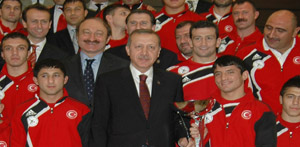 Başbakan Şampiyonları kabul etti