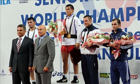 Selçuk Çebi gümüş adam
