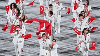 Tokyo`da görkemli açılış!
